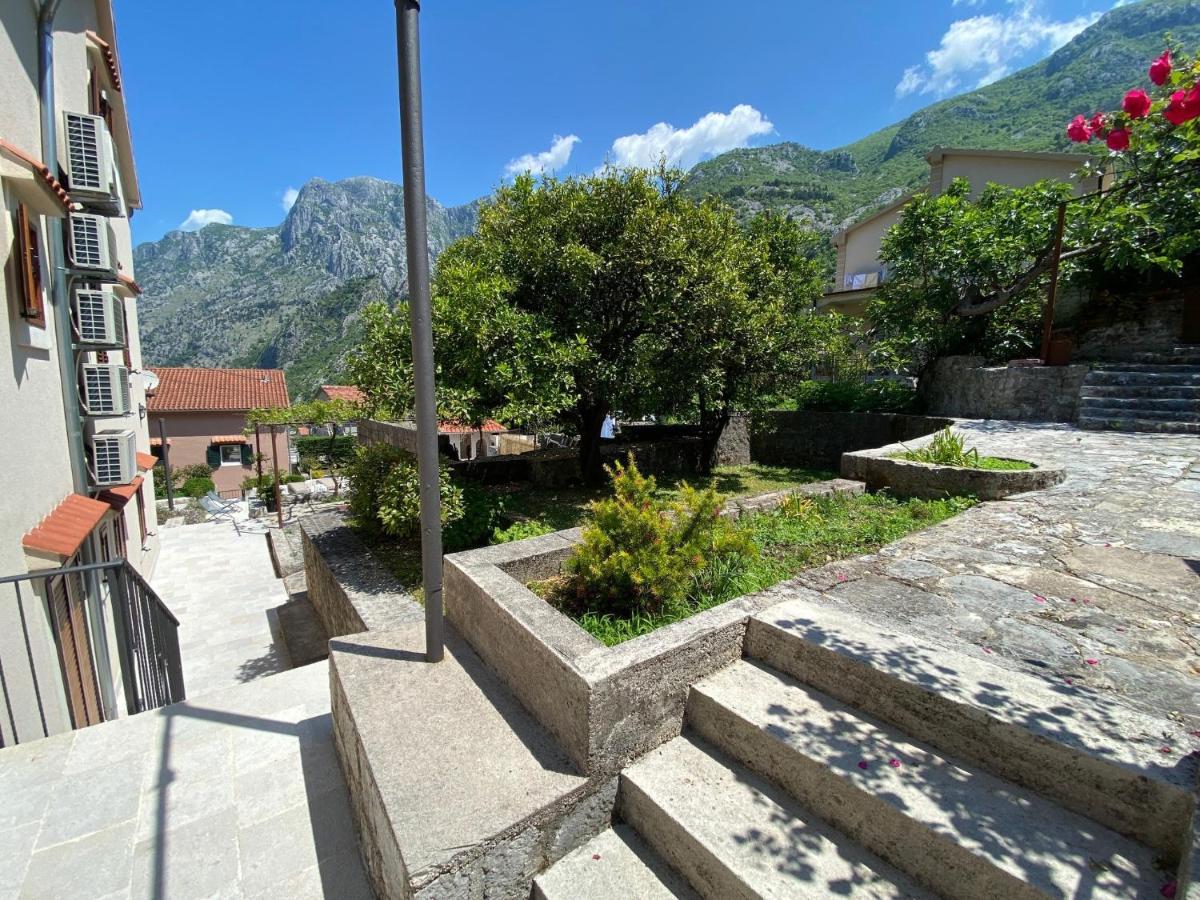 Apartments Mezini 11 Cattaro Esterno foto