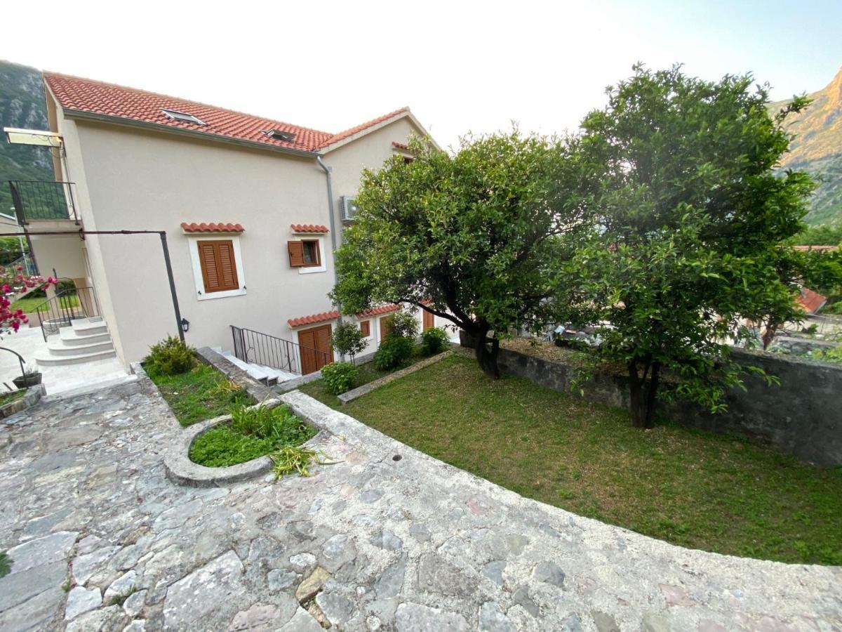 Apartments Mezini 11 Cattaro Esterno foto