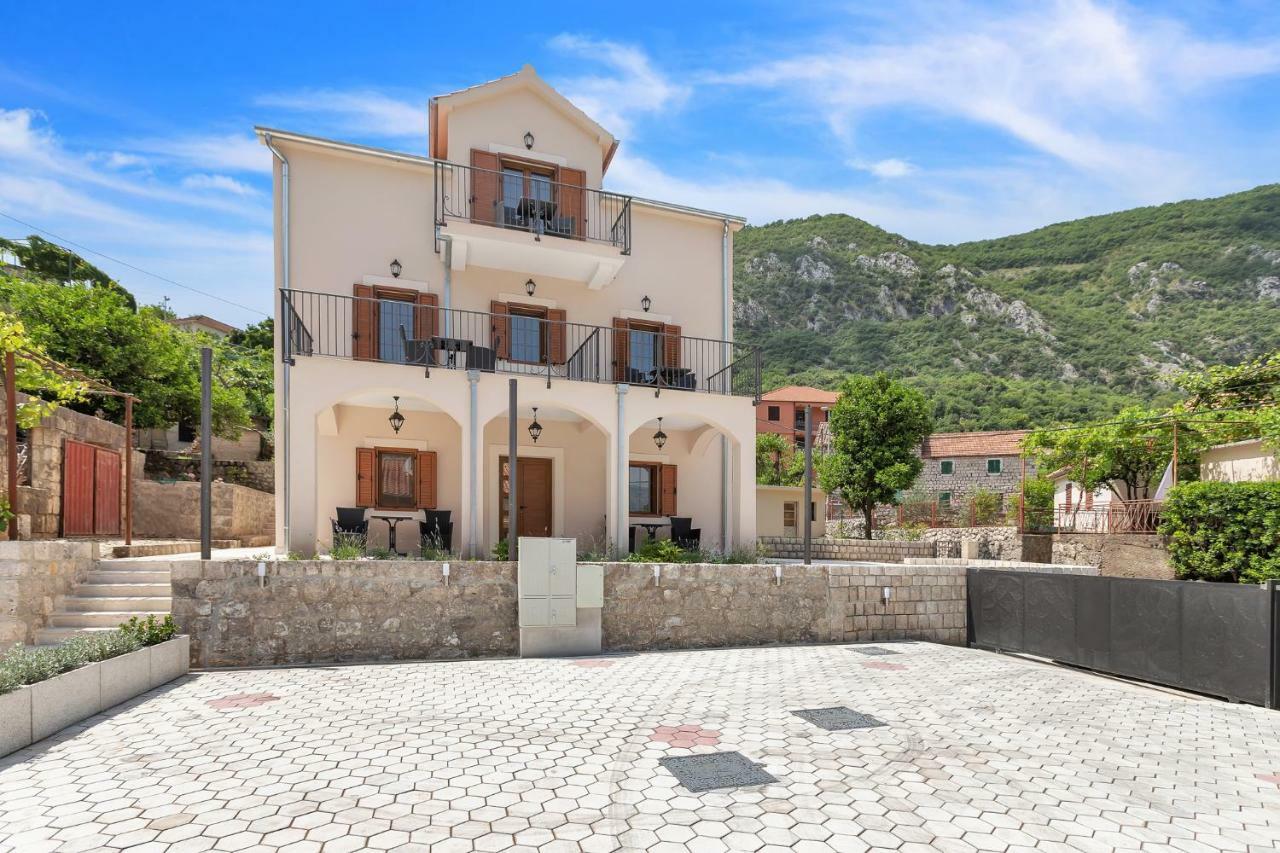 Apartments Mezini 11 Cattaro Esterno foto